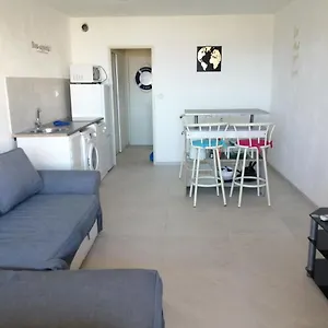 Studio Vue Port De Appartement